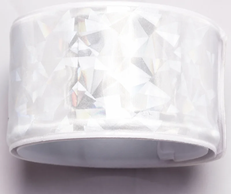 Complete plain prismatic reflective band showing the curved face, bound perimeter and enclosed inner structure