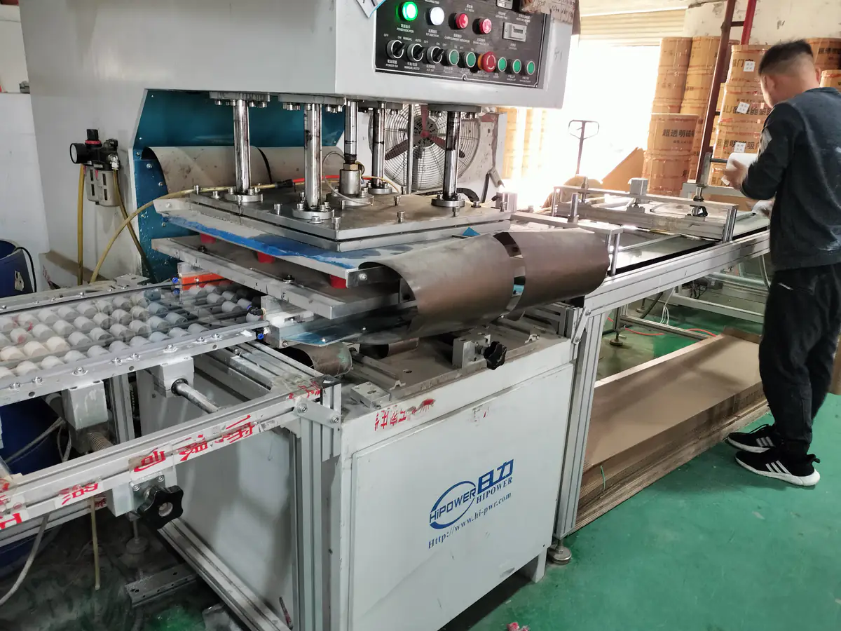 Flexible material and workshop equipment shown as context for a declared production and inspection route.