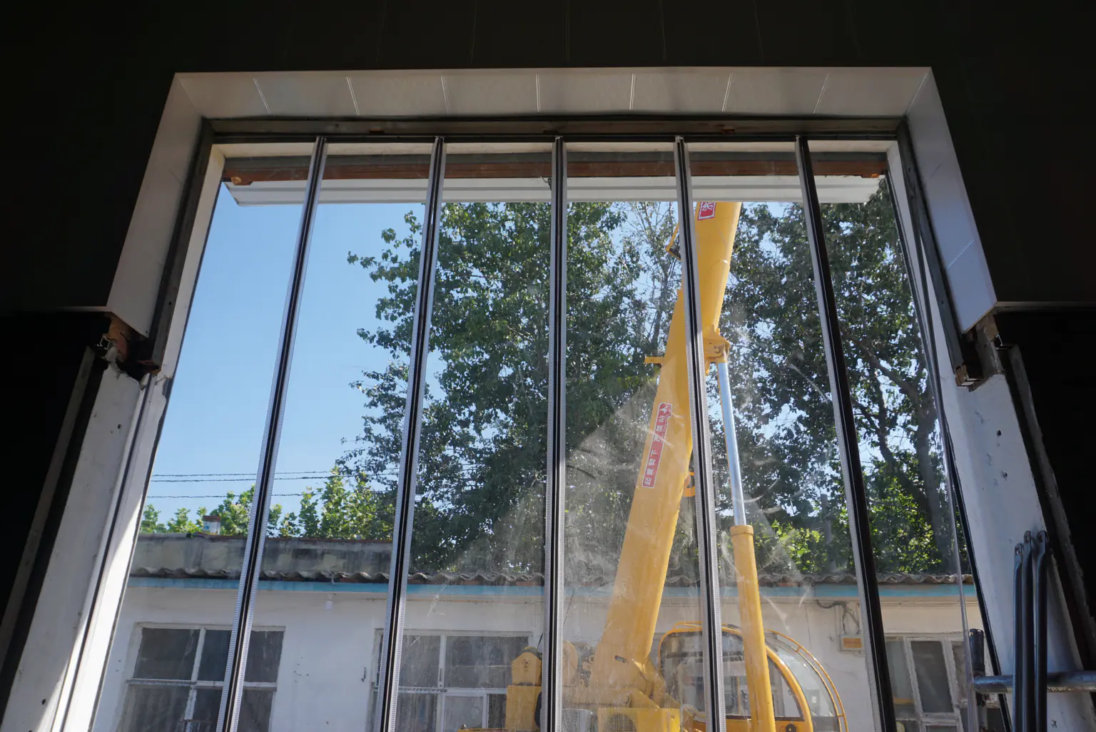 Mounted transparent magnetic doorway assembly viewed from the occupied side for site diagnosis.