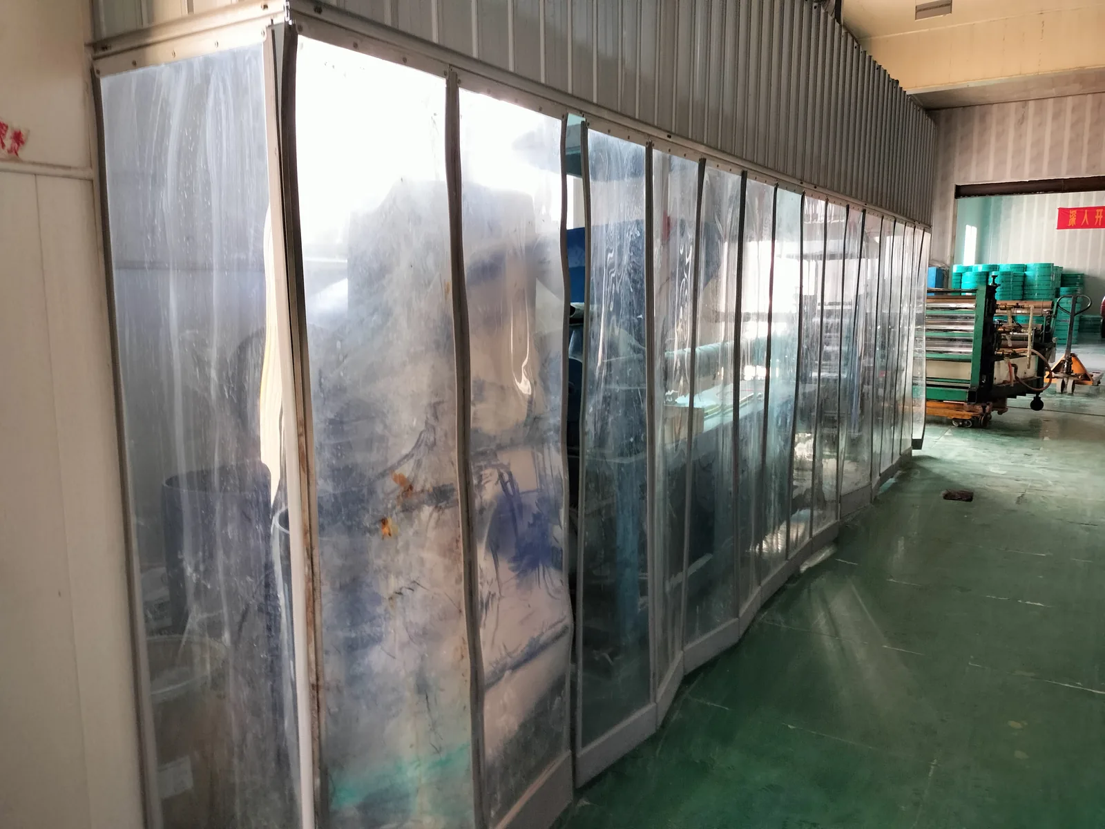 Long side of a clear-panel enclosure showing multiple installed panels and closing edges.